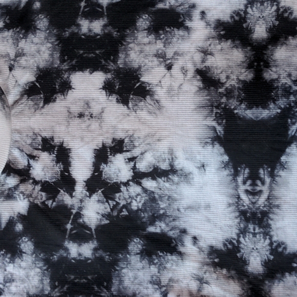 ⚡Brand new super cute tye dye crop top 🖤 - Picture 5 of 5